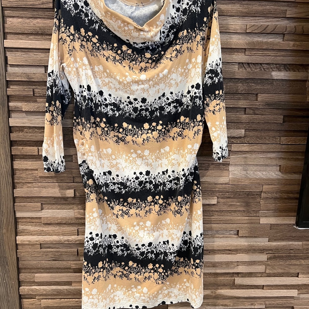 Floral dress. Size medium.